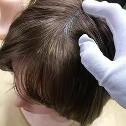 Cabello sintético implantado