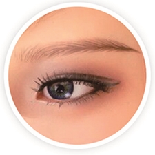 Implantierte Augenbrauen und Wimpern (GRATIS)